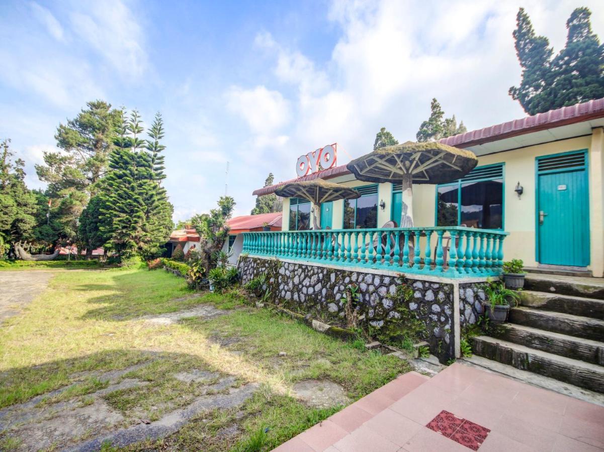 Oyo 2322 Dien Karona Hotel Berastagi Exteriér fotografie