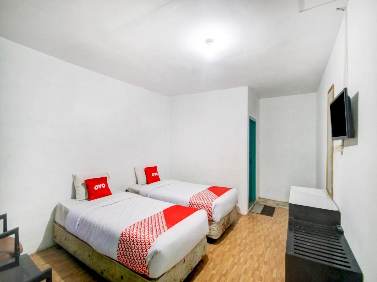 Oyo 2322 Dien Karona Hotel Berastagi Exteriér fotografie