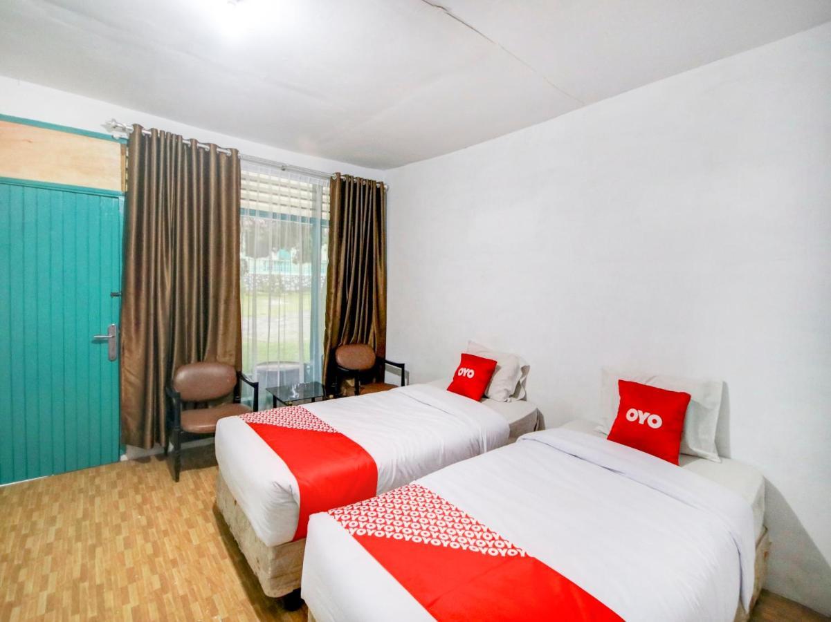 Oyo 2322 Dien Karona Hotel Berastagi Exteriér fotografie