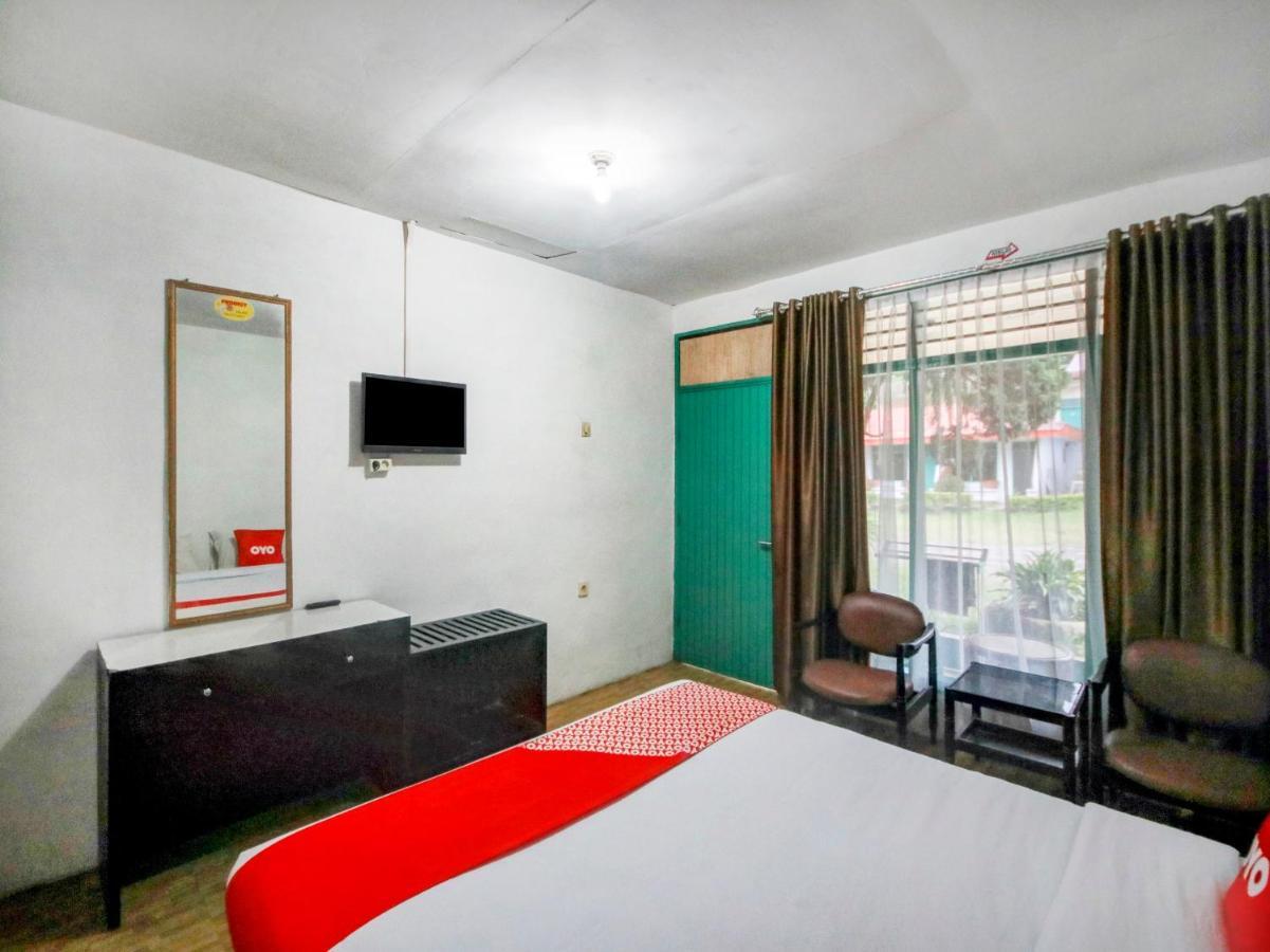 Oyo 2322 Dien Karona Hotel Berastagi Exteriér fotografie
